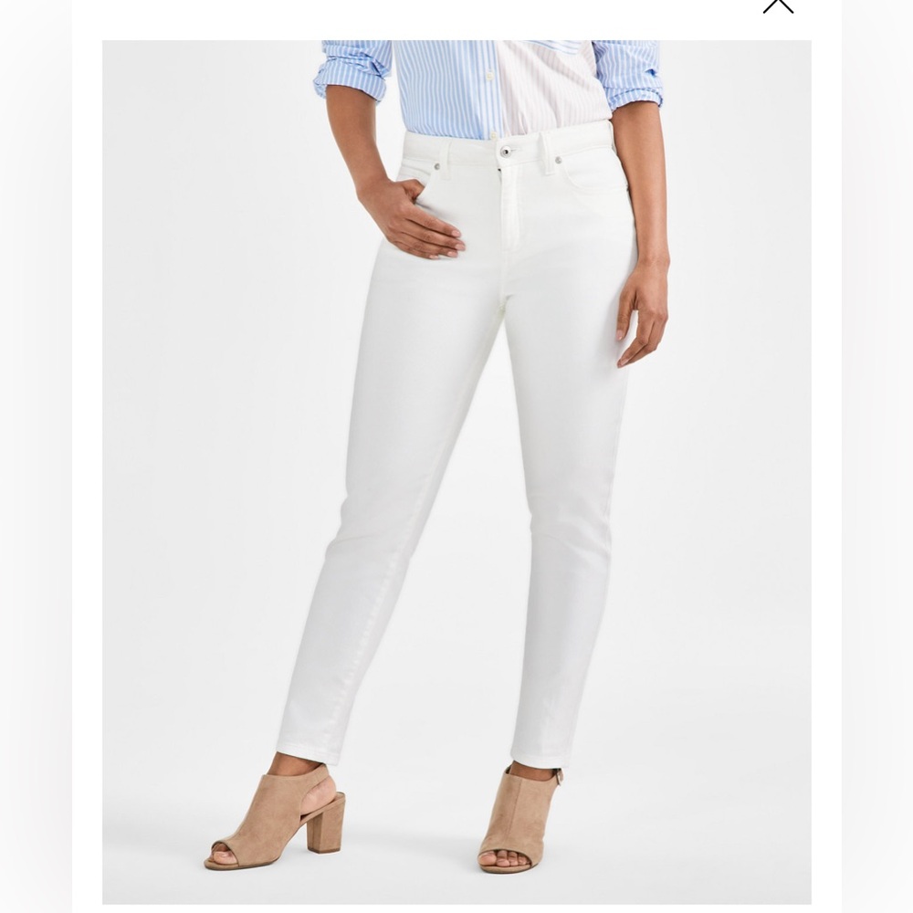 Style & Co. Straight Leg Jeans in Bright White| Size: 14